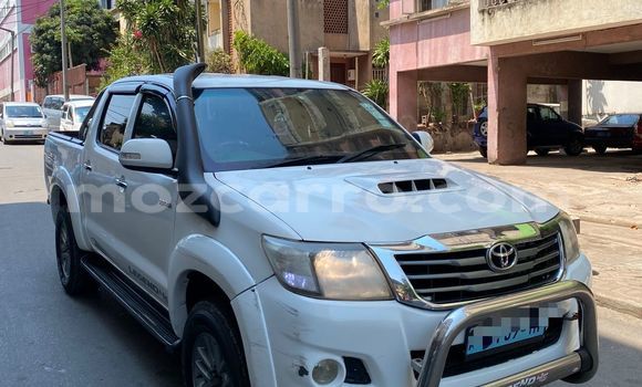 Nunua Ilio tumika Toyota Hilux Nyeupe Gari ndani ya Maputo nchini Maputo Nunua Ilio tumika Toyota Hilux Nyeupe Gari ndani ya Maputo nchini Maputo