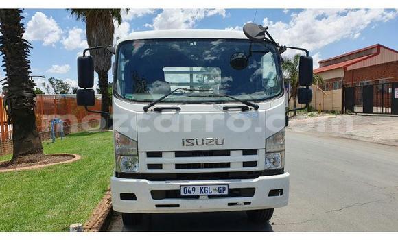 Buy Used Isuzu FTR 850 White Truck in Gilé in Zambezia Buy Used Isuzu FTR 850 White Truck in Gilé in Zambezia