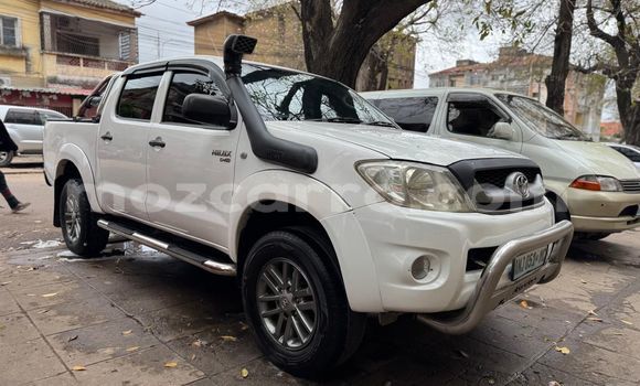 Comprar Usado Toyota Hilux Branco Carro em Maputo em Maputo