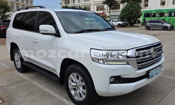 Buy Used Toyota Land Cruiser White Car in Maputo in Maputo