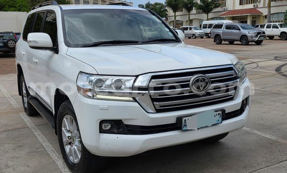Buy Used Toyota Land Cruiser White Car in Maputo in Maputo Buy Used Toyota Land Cruiser White Car in Maputo in Maputo