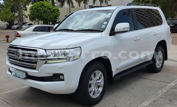 Buy Used Toyota Land Cruiser White Car in Maputo in Maputo Buy Used Toyota Land Cruiser White Car in Maputo in Maputo