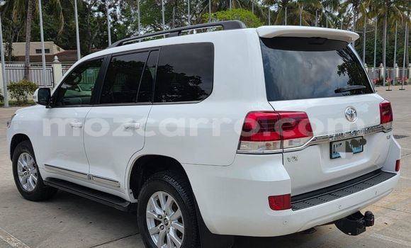 Buy Used Toyota Land Cruiser White Car in Maputo in Maputo Buy Used Toyota Land Cruiser White Car in Maputo in Maputo