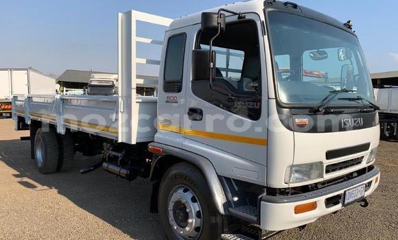 Tenga Tsaru Isuzu FTR 850 Chena Rori in Gilé in Zambezia Tenga Tsaru Isuzu FTR 850 Chena Rori in Gilé in Zambezia