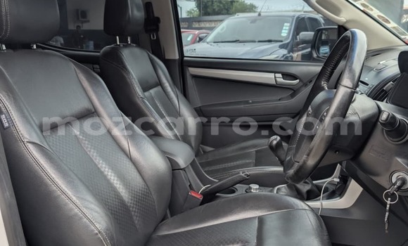 Comprar Usado Isuzu D-MAX Branco Carro em Maputo em Maputo Comprar Usado Isuzu D-MAX Branco Carro em Maputo em Maputo