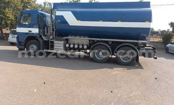 Comprar Usado Volvo F4 Azul Caminhão em Maputo em Maputo Comprar Usado Volvo F4 Azul Caminhão em Maputo em Maputo