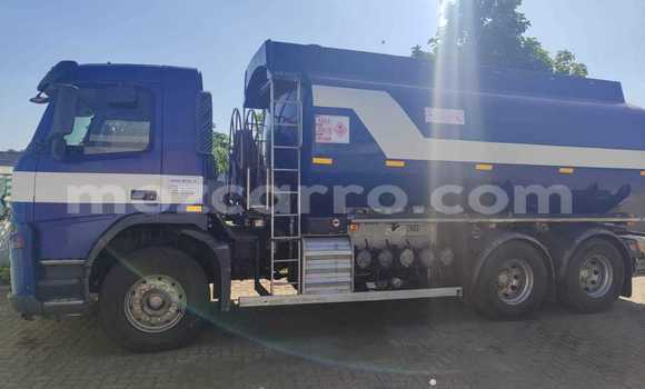 Comprar Usado Volvo F4 Azul Caminhão em Maputo em Maputo Comprar Usado Volvo F4 Azul Caminhão em Maputo em Maputo