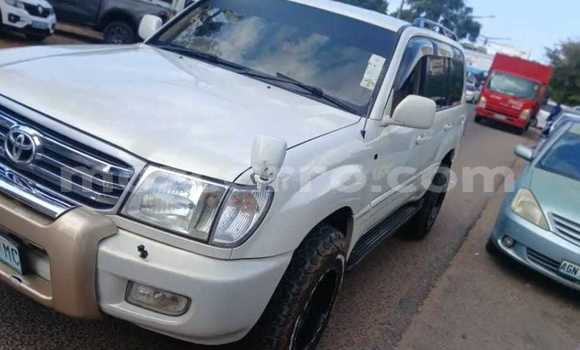 Nunua Ilio tumika Toyota Land Cruiser Nyeupe Gari ndani ya Maputo nchini Maputo Nunua Ilio tumika Toyota Land Cruiser Nyeupe Gari ndani ya Maputo nchini Maputo