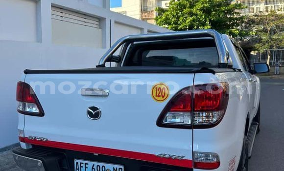 Nunua Ilio tumika Mazda BT-50 Nyeupe Gari ndani ya Maputo nchini Maputo Nunua Ilio tumika Mazda BT-50 Nyeupe Gari ndani ya Maputo nchini Maputo