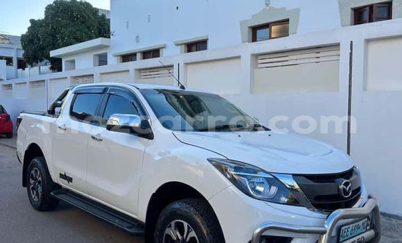 Nunua Ilio tumika Mazda BT-50 Nyeupe Gari ndani ya Maputo nchini Maputo Nunua Ilio tumika Mazda BT-50 Nyeupe Gari ndani ya Maputo nchini Maputo