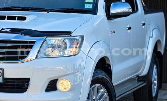 Nunua Ilio tumika Toyota Hilux Nyeupe Gari ndani ya Maputo nchini Maputo Nunua Ilio tumika Toyota Hilux Nyeupe Gari ndani ya Maputo nchini Maputo
