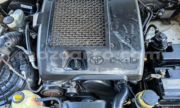 Nunua Ilio tumika Toyota Hilux Nyeupe Gari ndani ya Maputo nchini Maputo Nunua Ilio tumika Toyota Hilux Nyeupe Gari ndani ya Maputo nchini Maputo