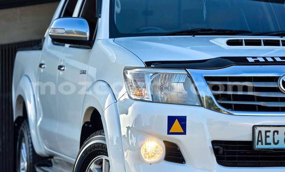 Nunua Ilio tumika Toyota Hilux Nyeupe Gari ndani ya Maputo nchini Maputo Nunua Ilio tumika Toyota Hilux Nyeupe Gari ndani ya Maputo nchini Maputo