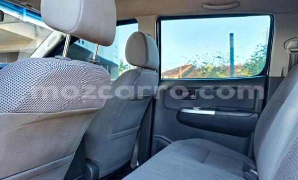 Nunua Ilio tumika Toyota Hilux Nyeupe Gari ndani ya Maputo nchini Maputo Nunua Ilio tumika Toyota Hilux Nyeupe Gari ndani ya Maputo nchini Maputo