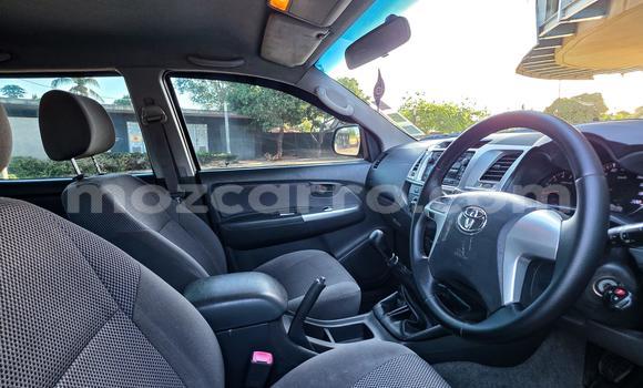 Nunua Ilio tumika Toyota Hilux Nyeupe Gari ndani ya Maputo nchini Maputo Nunua Ilio tumika Toyota Hilux Nyeupe Gari ndani ya Maputo nchini Maputo