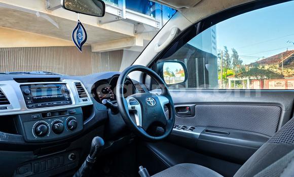 Nunua Ilio tumika Toyota Hilux Nyeupe Gari ndani ya Maputo nchini Maputo Nunua Ilio tumika Toyota Hilux Nyeupe Gari ndani ya Maputo nchini Maputo