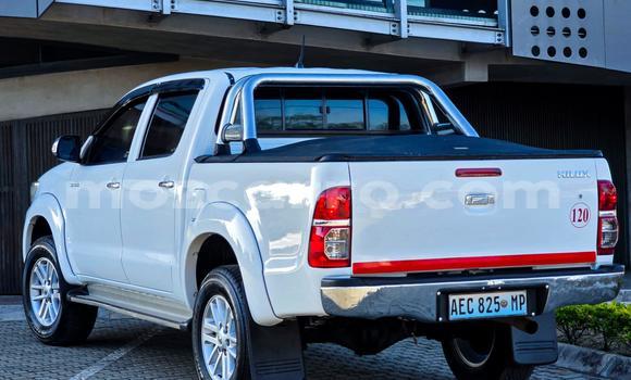 Nunua Ilio tumika Toyota Hilux Nyeupe Gari ndani ya Maputo nchini Maputo Nunua Ilio tumika Toyota Hilux Nyeupe Gari ndani ya Maputo nchini Maputo