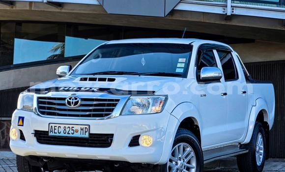 Nunua Ilio tumika Toyota Hilux Nyeupe Gari ndani ya Maputo nchini Maputo Nunua Ilio tumika Toyota Hilux Nyeupe Gari ndani ya Maputo nchini Maputo