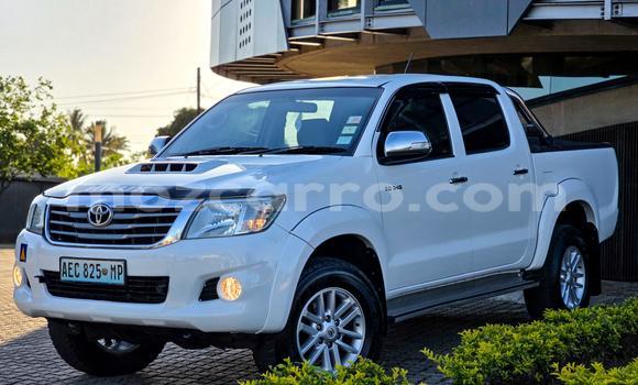 Nunua Ilio tumika Toyota Hilux Nyeupe Gari ndani ya Maputo nchini Maputo Nunua Ilio tumika Toyota Hilux Nyeupe Gari ndani ya Maputo nchini Maputo