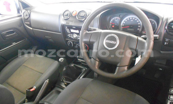 Comprar Usado Isuzu KB Azul Carro em Maputo em Maputo Comprar Usado Isuzu KB Azul Carro em Maputo em Maputo