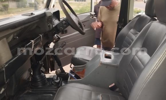 Buy Used Land Rover Defender White Car in Maputo in Maputo Buy Used Land Rover Defender White Car in Maputo in Maputo