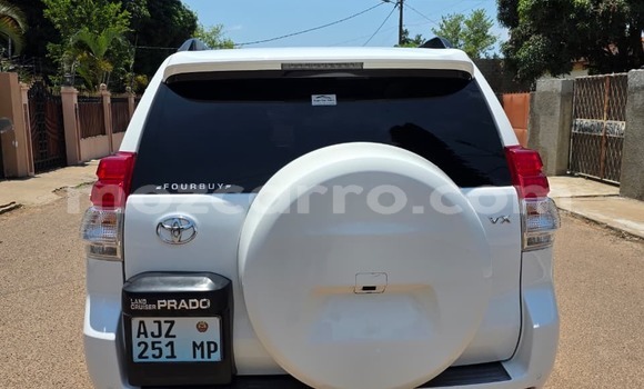 Nunua Ilio tumika Toyota Land Cruiser Prado Nyeupe Gari ndani ya Maputo nchini Maputo Nunua Ilio tumika Toyota Land Cruiser Prado Nyeupe Gari ndani ya Maputo nchini Maputo