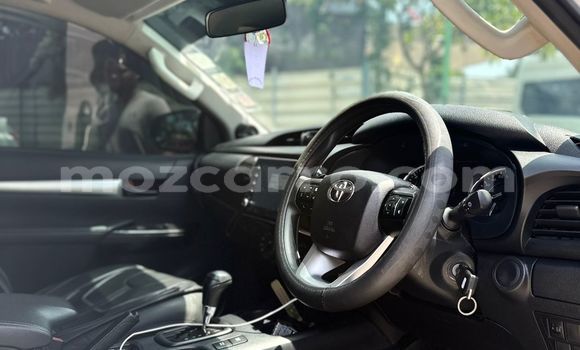 Nunua Ilio tumika Toyota Hilux Nyeupe Gari ndani ya Maputo nchini Maputo Nunua Ilio tumika Toyota Hilux Nyeupe Gari ndani ya Maputo nchini Maputo