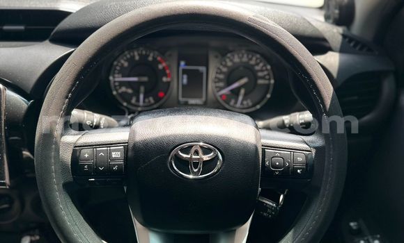 Nunua Ilio tumika Toyota Hilux Nyeupe Gari ndani ya Maputo nchini Maputo Nunua Ilio tumika Toyota Hilux Nyeupe Gari ndani ya Maputo nchini Maputo