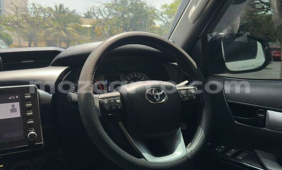 Nunua Ilio tumika Toyota Hilux Nyeupe Gari ndani ya Maputo nchini Maputo Nunua Ilio tumika Toyota Hilux Nyeupe Gari ndani ya Maputo nchini Maputo