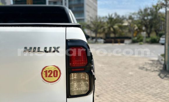 Nunua Ilio tumika Toyota Hilux Nyeupe Gari ndani ya Maputo nchini Maputo Nunua Ilio tumika Toyota Hilux Nyeupe Gari ndani ya Maputo nchini Maputo