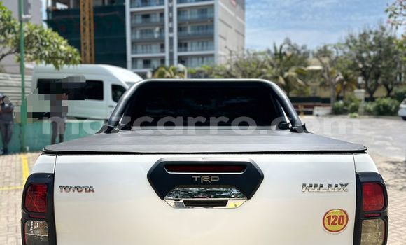 Nunua Ilio tumika Toyota Hilux Nyeupe Gari ndani ya Maputo nchini Maputo Nunua Ilio tumika Toyota Hilux Nyeupe Gari ndani ya Maputo nchini Maputo
