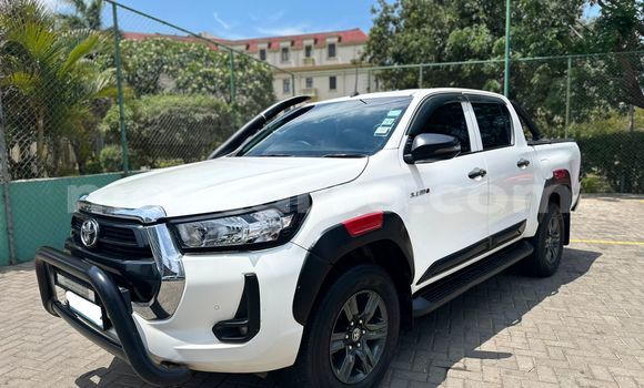 Nunua Ilio tumika Toyota Hilux Nyeupe Gari ndani ya Maputo nchini Maputo Nunua Ilio tumika Toyota Hilux Nyeupe Gari ndani ya Maputo nchini Maputo