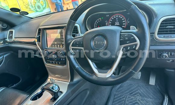 Nunua Ilio tumika Jeep Grand Cherokee Nyekundu Gari ndani ya Maputo nchini Maputo Nunua Ilio tumika Jeep Grand Cherokee Nyekundu Gari ndani ya Maputo nchini Maputo