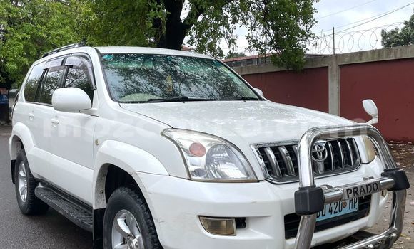 Nunua Ilio tumika Toyota Land Cruiser Prado Nyeupe Gari ndani ya Maputo nchini Maputo
