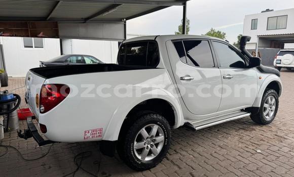 Nunua Ilio tumika Mitsubishi Triton Nyeupe Gari ndani ya Maputo nchini Maputo