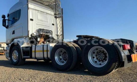 Nunua Ilio tumika Scania R420 Fedha Lori ndani ya Maputo nchini Maputo Nunua Ilio tumika Scania R420 Fedha Lori ndani ya Maputo nchini Maputo