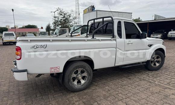 Nunua Ilio tumika Mahindra CL Nyeupe Gari ndani ya Maputo nchini Maputo Nunua Ilio tumika Mahindra CL Nyeupe Gari ndani ya Maputo nchini Maputo