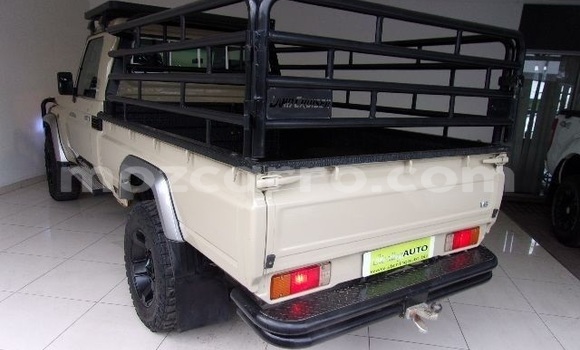 Nunua Ilio tumika Toyota Land Cruiser Nyeupe Gari ndani ya Maputo nchini Maputo Nunua Ilio tumika Toyota Land Cruiser Nyeupe Gari ndani ya Maputo nchini Maputo
