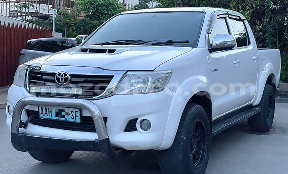 Comprar Usado Toyota Hilux Branco Carro em Maputo em Maputo