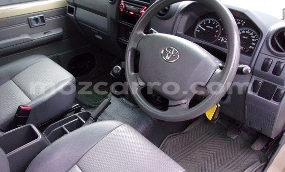 Nunua Ilio tumika Toyota Land Cruiser Nyeupe Gari ndani ya Maputo nchini Maputo Nunua Ilio tumika Toyota Land Cruiser Nyeupe Gari ndani ya Maputo nchini Maputo
