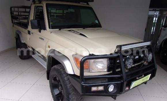 Nunua Ilio tumika Toyota Land Cruiser Nyeupe Gari ndani ya Maputo nchini Maputo Nunua Ilio tumika Toyota Land Cruiser Nyeupe Gari ndani ya Maputo nchini Maputo