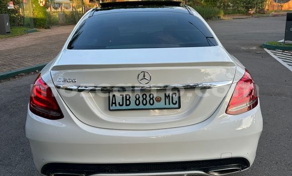 Nunua Ilio tumika Mercedes‒Benz M-Class Nyeupe Gari ndani ya Maputo nchini Maputo Nunua Ilio tumika Mercedes‒Benz M-Class Nyeupe Gari ndani ya Maputo nchini Maputo