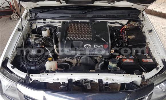 Comprar Usado Toyota Hilux Branco Carro em Maputo em Maputo Comprar Usado Toyota Hilux Branco Carro em Maputo em Maputo
