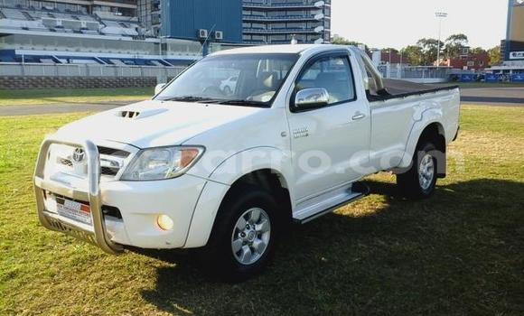 Buy Used Toyota Hilux White Car in Maputo in Maputo Buy Used Toyota Hilux White Car in Maputo in Maputo