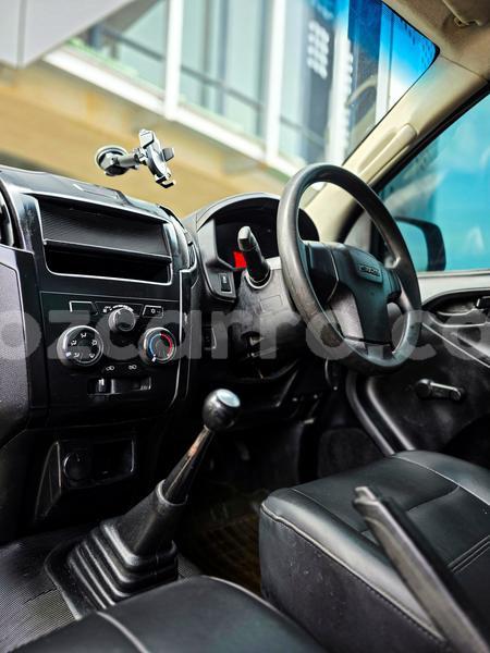 Big with watermark isuzu d max maputo maputo 40144