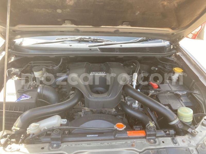 Big with watermark isuzu d max maputo maputo 40157