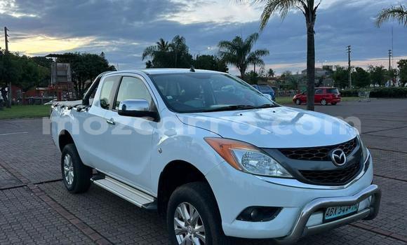Nunua Ilio tumika Mazda BT-50 Nyeupe Gari ndani ya Maputo nchini Maputo