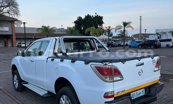 Comprar Usado Mazda BT-50 Branco Carro em Maputo em Maputo Comprar Usado Mazda BT-50 Branco Carro em Maputo em Maputo