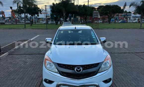 Comprar Usado Mazda BT-50 Branco Carro em Maputo em Maputo Comprar Usado Mazda BT-50 Branco Carro em Maputo em Maputo