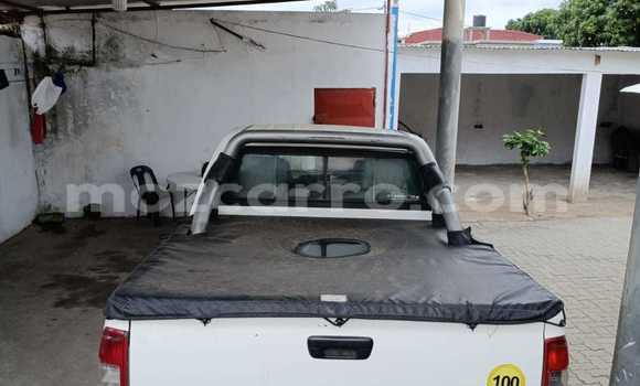 Nunua Ilio tumika Isuzu KB Nyeupe Gari ndani ya Maputo nchini Maputo Nunua Ilio tumika Isuzu KB Nyeupe Gari ndani ya Maputo nchini Maputo